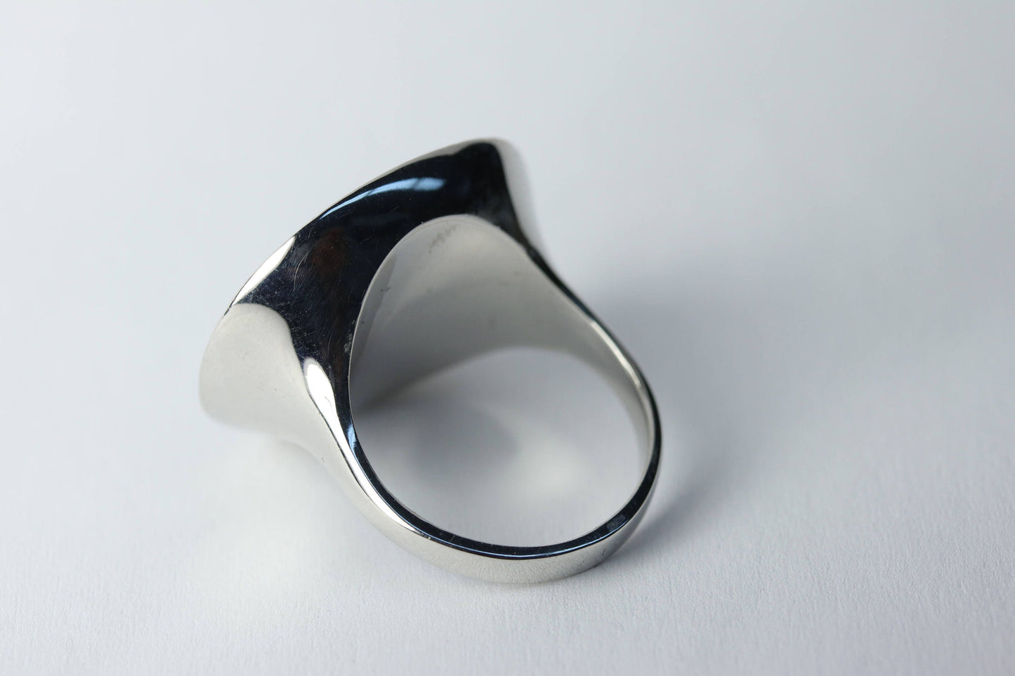 White gold Giant Lapis ring 0.30ct tw diamonds