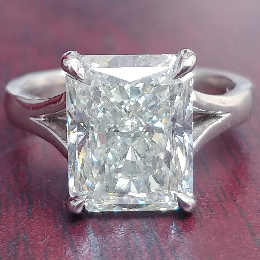 Radiant diamond solitaire