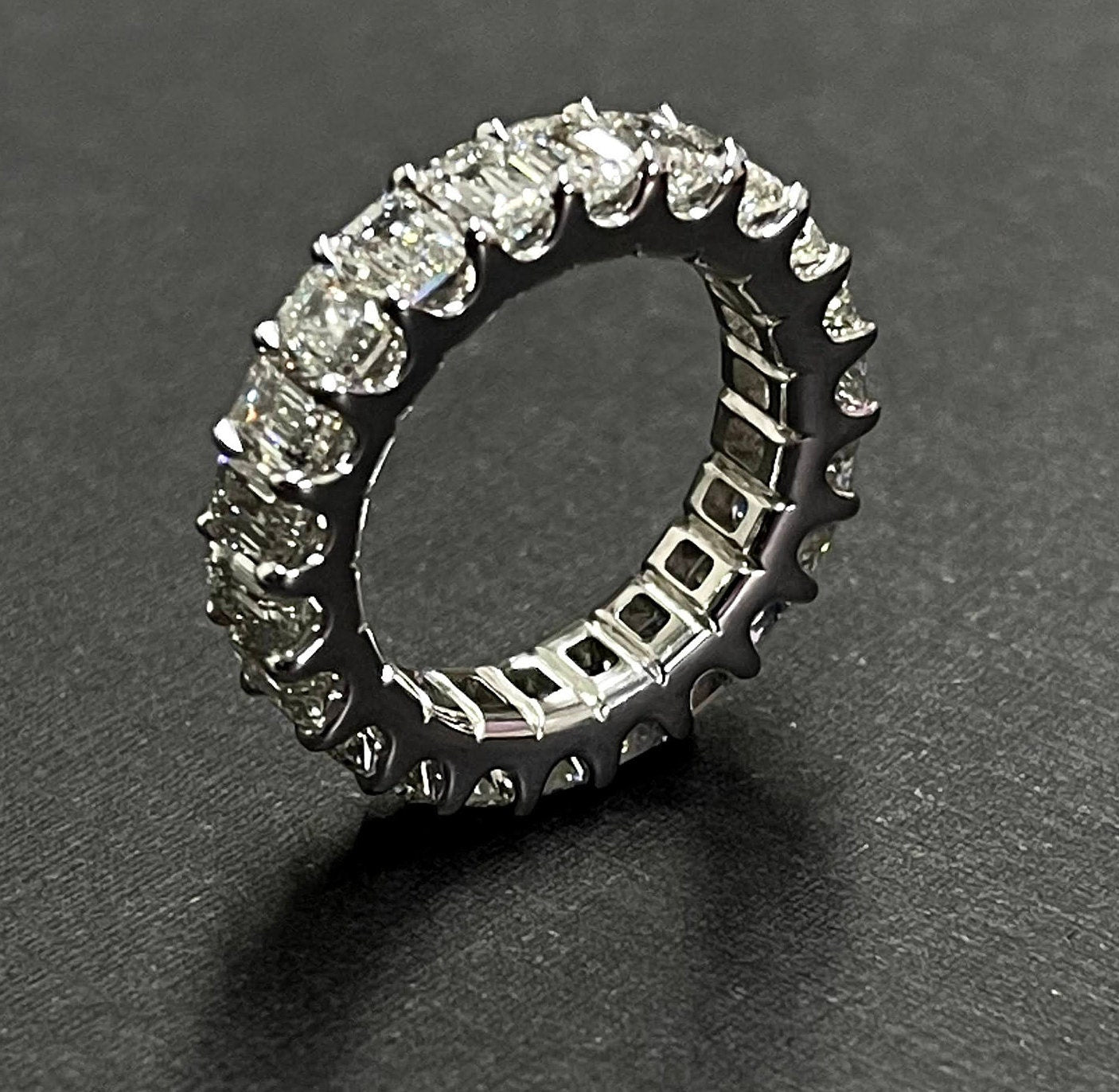 White gold Uternity band