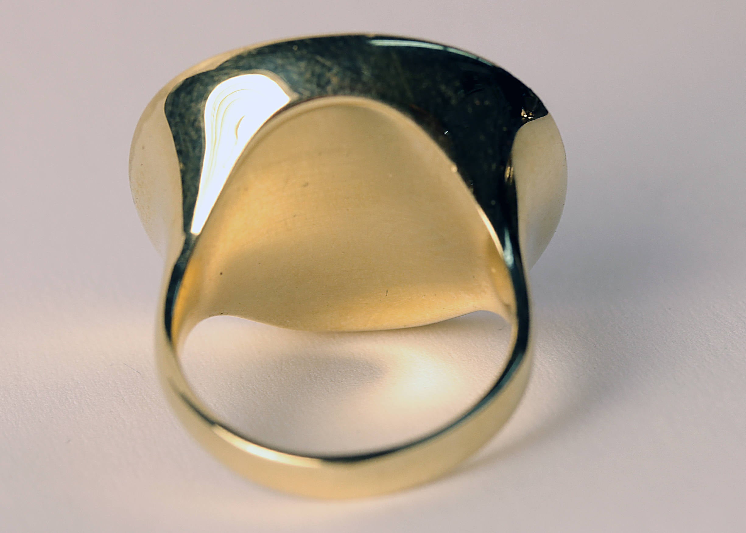 Yellow gold mother of pearl ring with 0.30ct tw diamonds, art deco