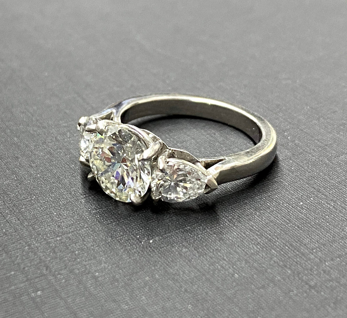 Round diamond center platinum engagement ring