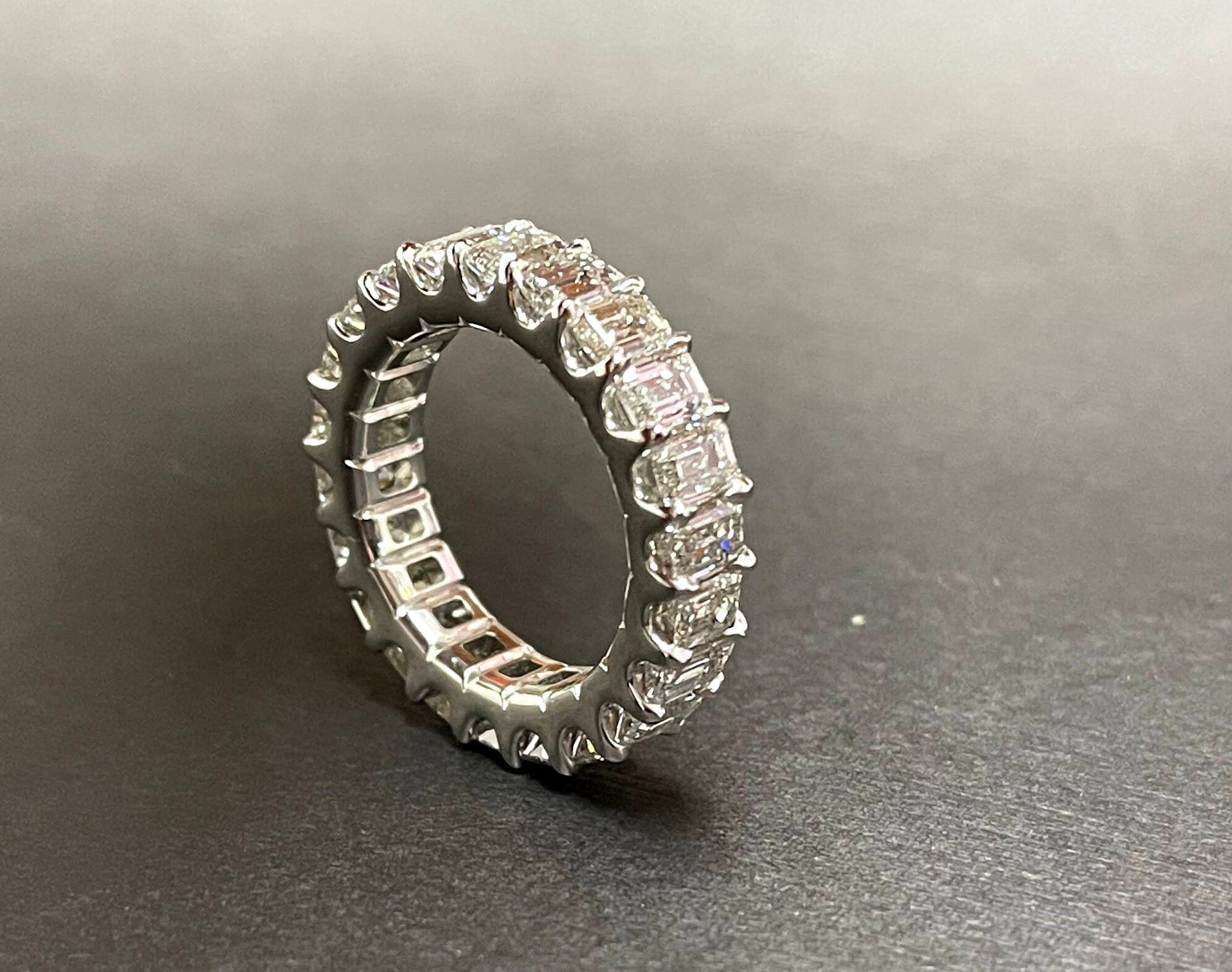 White gold Uternity band