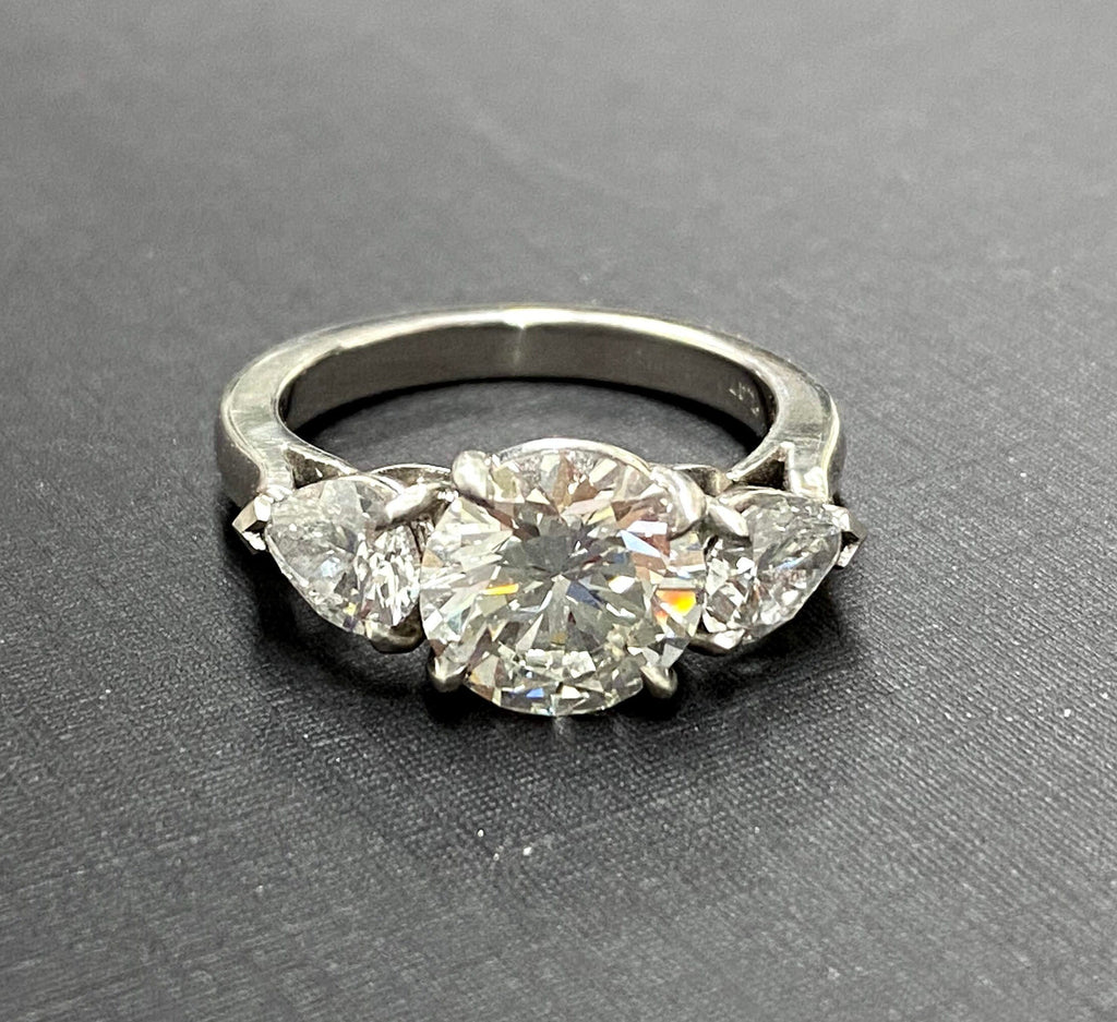 Round diamond center platinum engagement ring