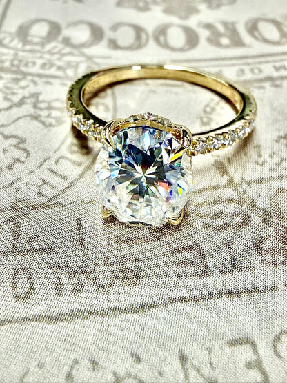 Yellow gold engagement ring