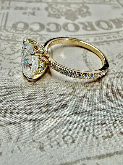 Yellow gold engagement ring