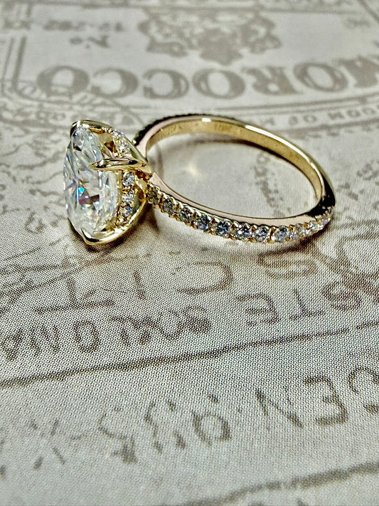 Yellow gold engagement ring