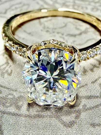 Yellow gold engagement ring