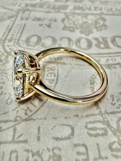 Yellow gold oval diamond engagement ring 2ct