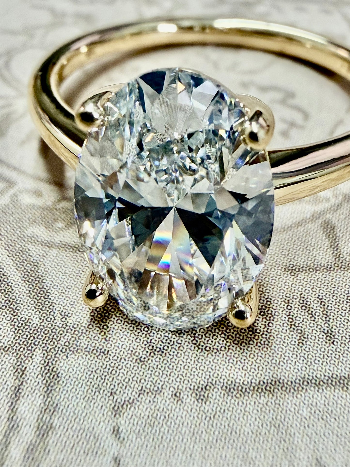 Yellow gold oval diamond engagement ring 2ct