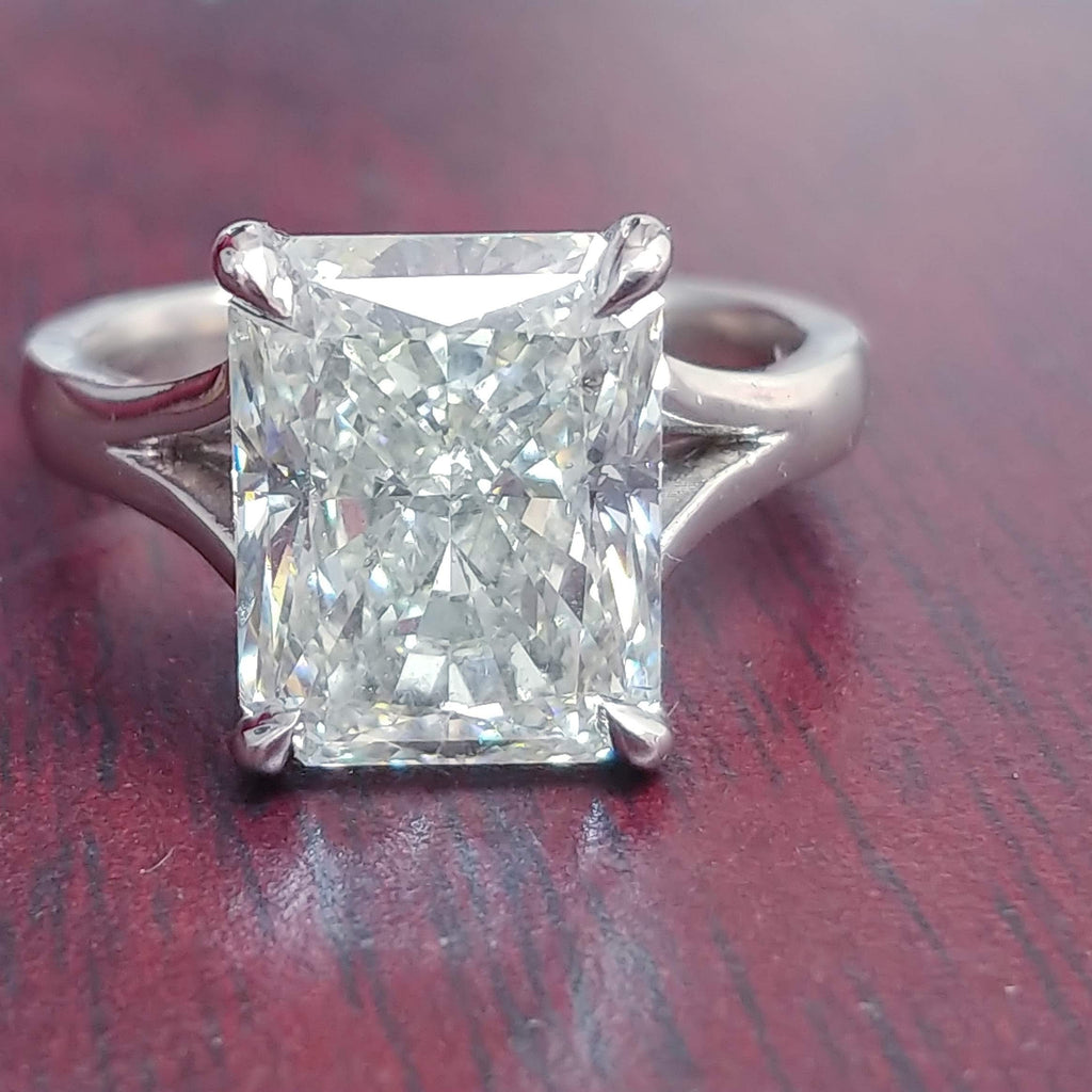 Radiant diamond solitaire