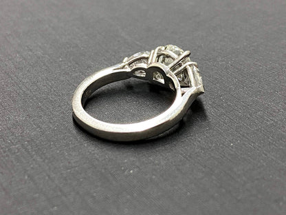 Round diamond center platinum engagement ring